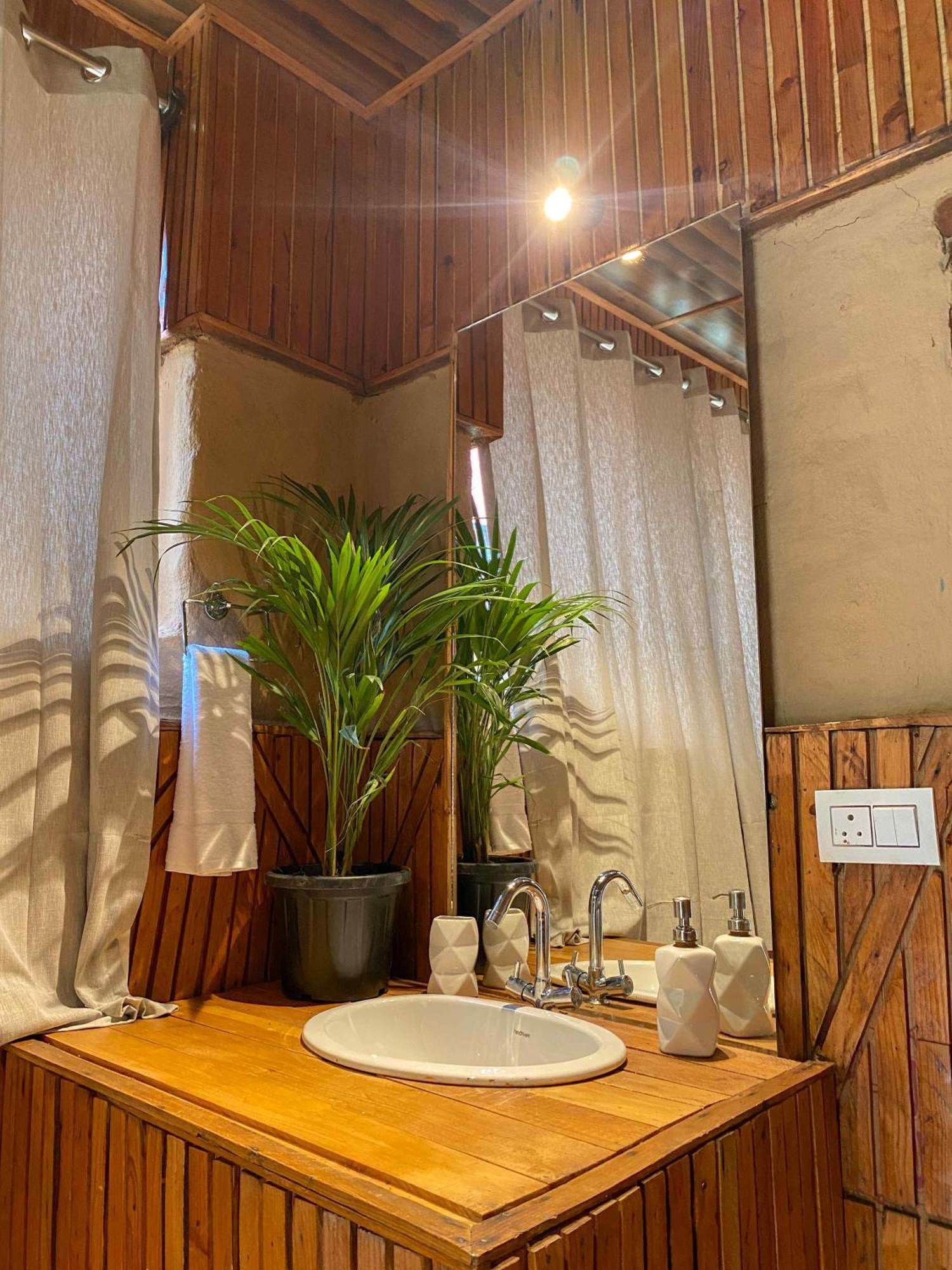 Whoopers Boutique Resort Jibhi Eksteriør billede